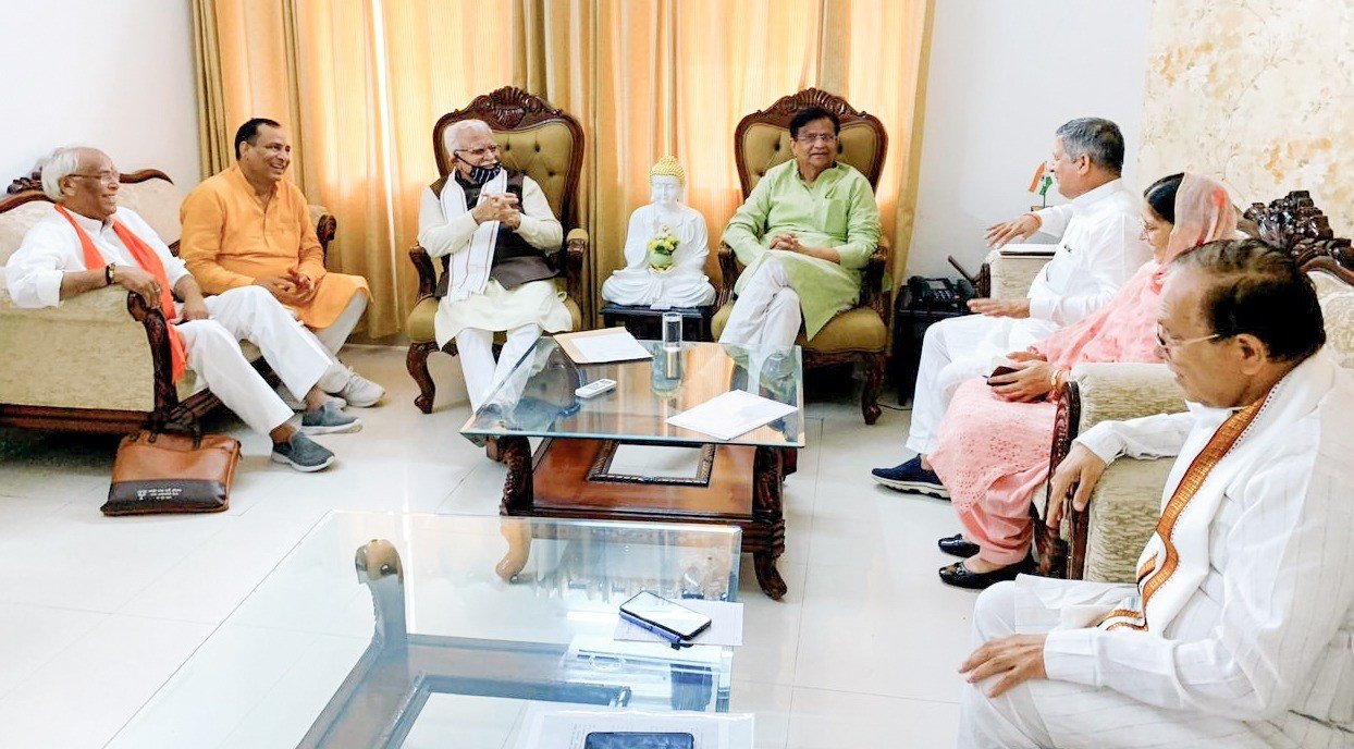 हरियाणा के मुख्यमंत्री मनोहर लाल ने पंचायत चुनाव प्रबंध समिति के साथ की बैठक 1 230171885 2463963760414527 2906721327436388746 n