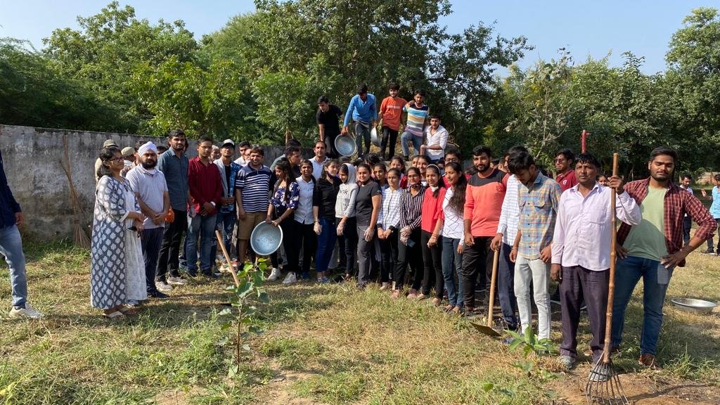 युवाओं को अच्छी शिक्षा के साथ-साथ सामाजिक कार्यों के प्रति जागरूक करना हमारा कर्तव्य है- प्रो. बी.आर. कम्बोज 2 Photo 2 25.10 .21