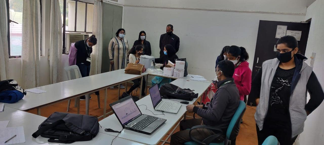 ओपी जिंदल मॉडर्न स्कूल के प्रांगण में आज सिविल अस्पताल के सौजन्य/सहयोग से 15 से 18 साल के विद्यार्थियों के लिए कोविड-19 टीकाकरण शिविर का आयोजन किया गया l 1 271211908 429917675582243 6995304962381011659 n