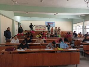 सड़क सुरक्षा सप्ताह के अवसर पर पोस्टर बनाओं प्रतियोगिता का आयोजन 1 Govt. College Hisar 02