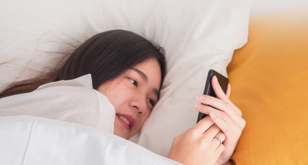 सुबह उठते ही मोबाइल चलाना पड़ सकता है भारी, आइए जानते हैं 2 IMG 20231025 WA0004