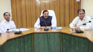 गुजविप्रौवि हिसार में बैठक को सम्बोधित करते कुलपति प्रो. नरसी राम बिश्नोई। 