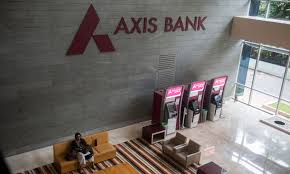 Axis Bank के शेयरों में 5% से अधिक की गिरावट: क्या यह निवेश का सही मौका है?