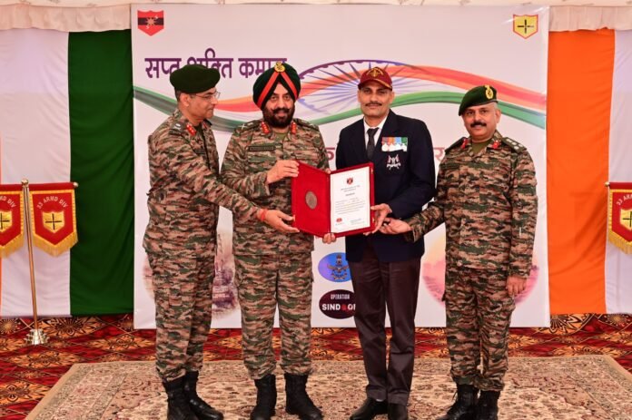 सैन्य अधिकारीगण तथा पूर्व सैनिक व उनके परिजन।