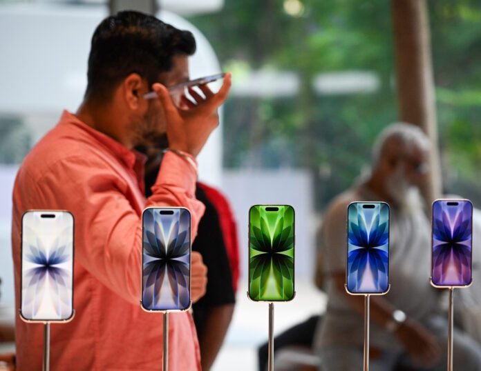 Mumbai: iPhone 17 Launch in India “iPhone Demand India 2025: 24% ग्रोथ के साथ एप्पल की पकड़ हुई मजबूत”