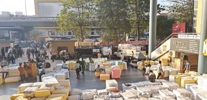 202601293655291 “1 बड़ा कारोबारी मौका: Surat Textile Business बांग्लादेश की हड़ताल से सूरत के कपड़ा व्यापारियों को फायदा, कारोबार को लगेंगे पंख”