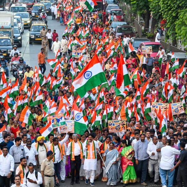 1बड़ा फैसला: केंद्र सरकार ने ‘वंदे मातरम’ के लिए विस्तृत प्रोटोकॉल जारी किया, सभी सरकारी कार्यक्रमों में अनिवार्य Vande Mataram Protocol