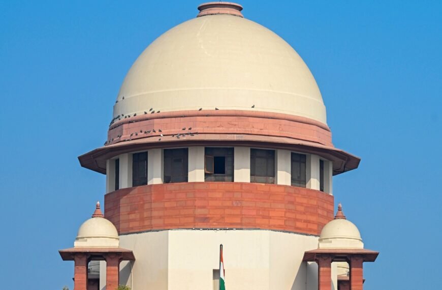 Home 1 सख्त सवाल: ‘फ्रीबीज’ पर सुप्रीम कोर्ट की टिप्पणी—विकास के लिए पैसा कहां से आएगा?Supreme Court on Freebies