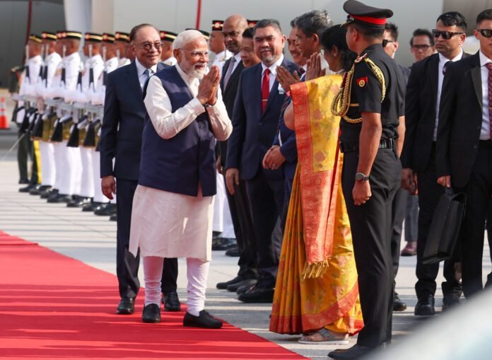 PM Modi Malaysia Speech मलेशिया में संबोधन के दौरान नरेंद्र मोदी ने कहा कुछ ऐसा,पीएम अनवर इब्राहिम से एस जयशंकर तक नहीं रोक पाए हंसी