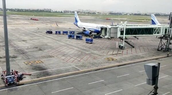 हाई अलर्ट: Kolkata Airport Bomb Threat नेताजी सुभाष चंद्र बोस अंतरराष्ट्रीय हवाई अड्डा पर बम की धमकी से हड़कंप, फ्लाइट खाली कराई गई