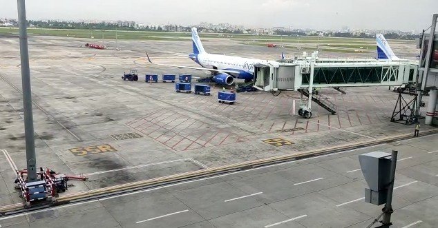 202602143672747 हाई अलर्ट: Kolkata Airport Bomb Threat नेताजी सुभाष चंद्र बोस अंतरराष्ट्रीय हवाई अड्डा पर बम की धमकी से हड़कंप, फ्लाइट खाली कराई गई