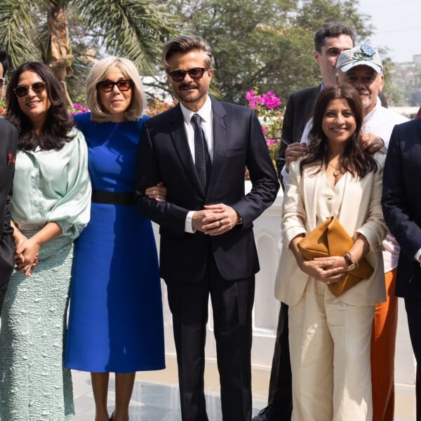 Home 2 सांस्कृतिक सेतु: इमैनुएल मैक्रों की बॉलीवुड सितारों से मुलाकात, बोले—‘संस्कृति हमें जोड़ती है Macron Bollywood Meeting