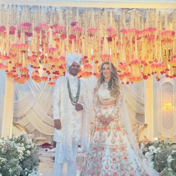 Home 2 नई पारी की शुरुआत: शिखर धवन ने सोफी शाइन संग रचाई शादी, साथी खिलाड़ी ने शेयर की तस्वीरें Shikhar Dhawan Wedding