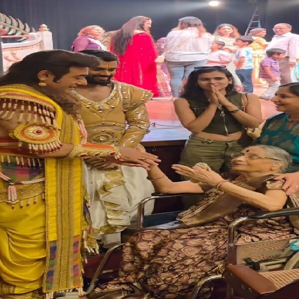 Home 3 भावुक पल: नीतीश भारद्वाज के ‘श्रीकृष्ण’ रूप को देख रो पड़ीं बुजुर्ग महिला, वीडियो वायरल Nitish Bharadwaj Shri Krishna Video