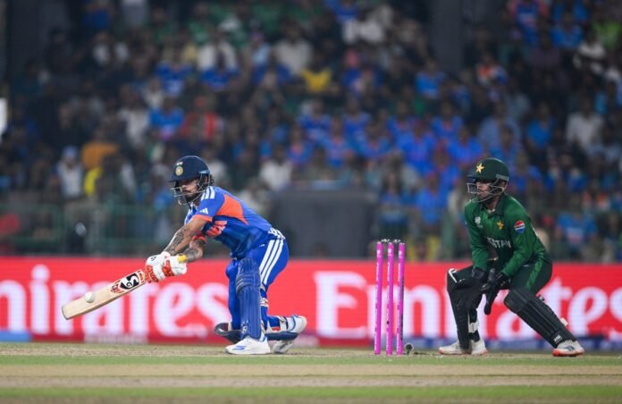 Colombo: ICC Men's T20 World Cup 2026 - India vs Pakistan ऑपरेशन व्हाइट बॉल: भारतीय क्रिकेट टीम ने पाकिस्तान क्रिकेट टीम के खिलाफ टी20 वर्ल्ड कप में रचा इतिहास India vs Pakistan T20 World Cup