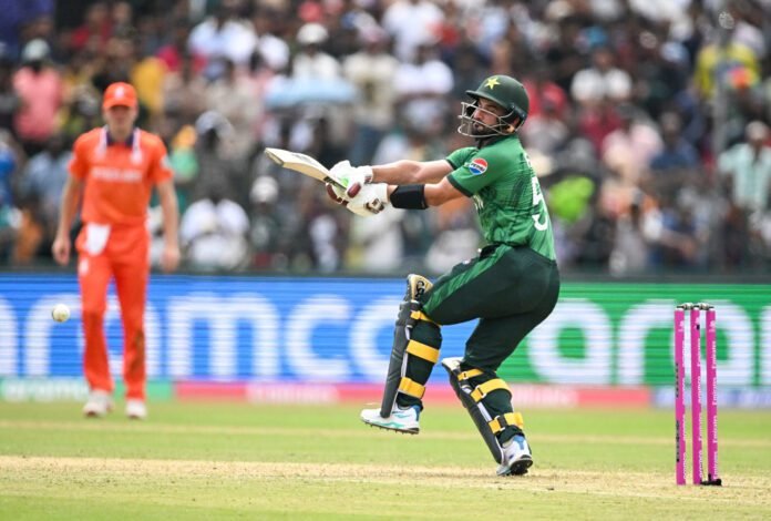 रोमांचक बचाव:टी20वर्ल्ड कप में पाकिस्तान क्रिकेट टीम नीदरलैंड के खिलाफ हार से बाल-बाल बची,अंतिम ओवर में मिली जीतPakistan vs Netherlands T20