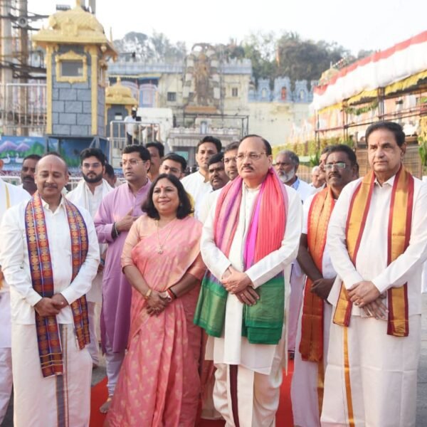 Home 4 पावन दर्शन! CJI सूर्यकांत ने तिरुमाला मंदिर में किए भगवान वेंकटेश्वर के दर्शन CJI Suryakant Tirumala Temple Visit