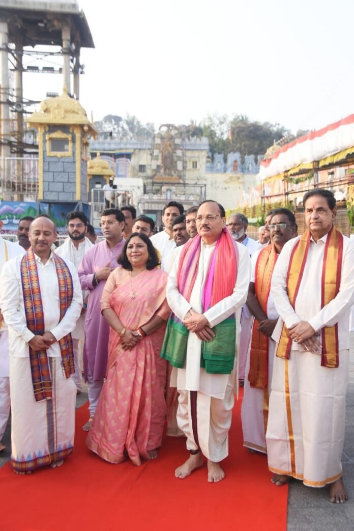 पावन दर्शन! CJI सूर्यकांत ने तिरुमाला मंदिर में किए भगवान वेंकटेश्वर के दर्शन CJI Suryakant Tirumala Temple Visit