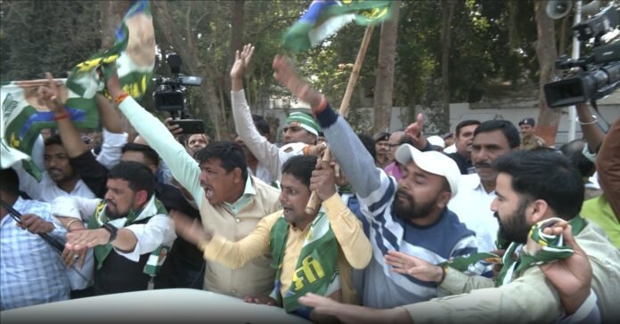 बड़ा सियासी बवाल! नीतीश कुमार के राज्यसभा जाने की चर्चा से गरमाई राजनीति, कार्यकर्ताओं का विरोध Nitish Kumar Rajya Sabha Speculation