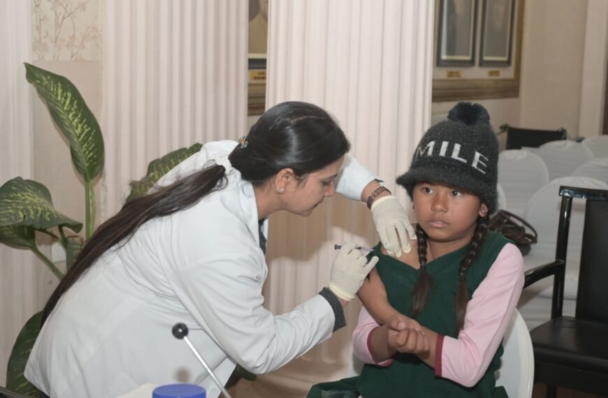 जरूरी जानकारी! क्या पीरियड्स के दौरान HPV वैक्सीन लगवाना सुरक्षित है? जानिए सच HPV Vaccine During Periods