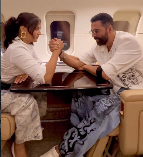 Home 1 मजेदार पल! वामिका गब्बी के आगे अक्षय कुमार भी मान गए हार, बोले— लड़की और उसकी लिपस्टिक के बीच मत आओ Wamiqa Gabbi Akshay Kumar Lipstick Comment