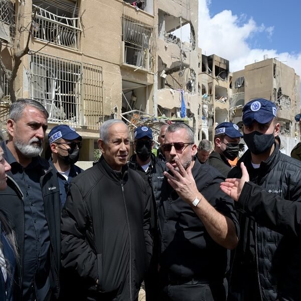 Home 2 नेतन्याहू की दुनिया से अपील: ईरान के खिलाफ लड़ाई में US-इजरायल का साथ दें”Iran vs Israel news