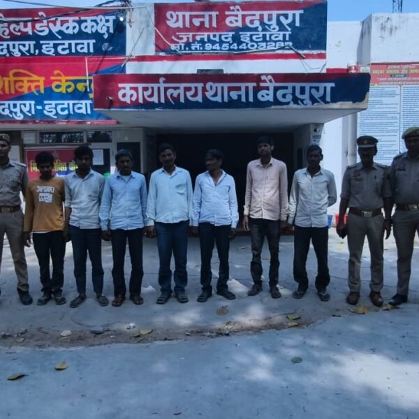 Home 2 “इटावा में प्रेम प्रसंग पर बर्बरता: महिला-युवक से मारपीट, मुंह काला कर घुमाया”Etawah violence news