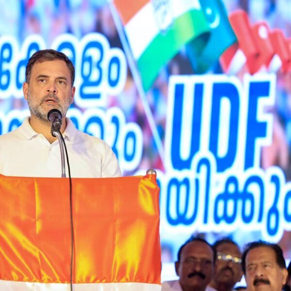 Home 3 सबरीमाला सोना चोरी विवाद: BJP का पलटवार, राहुल गांधी पर लगाया झूठ का आरोप Sabarimala gold theft case