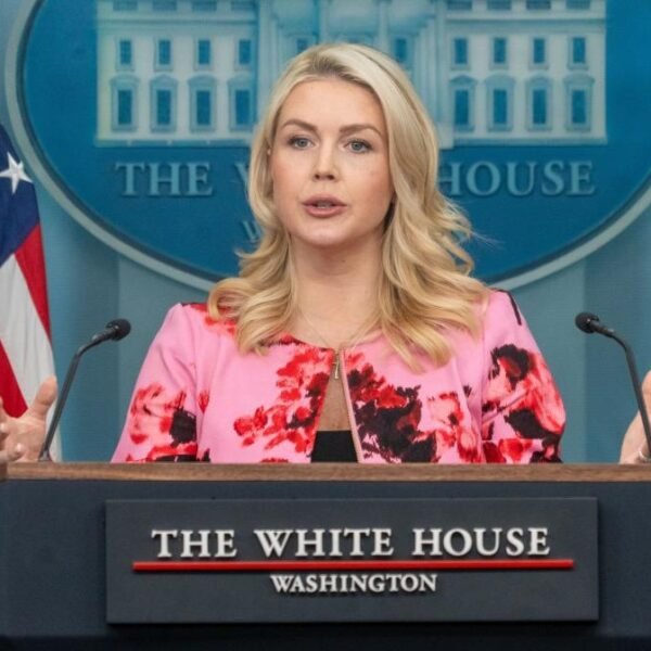 Home 2 ईरान जंग का खर्च अरब देशों से? ट्रंप पर व्हाइट हाउस के संकेत Trump Iran war cost