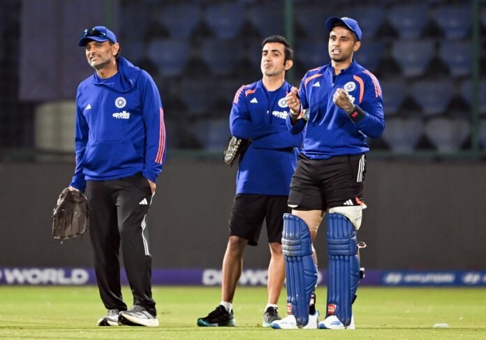 New Delhi: India practice ahead of Namibia T20 clash दिल जीत लेने वाला पल! धोनी से मुलाकात के बाद गौतम गंभीर का जवाब वायरल MS Dhoni Gautam Gambhir Meeting