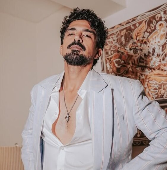 Home 1 साकिब सलीम: विराट कोहली संग खेला क्रिकेट, अब फिल्म स्टार Saqib Saleem biography