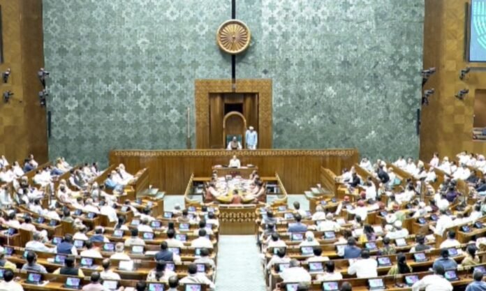 लोकसभा में गिरा संविधान संशोधन बिल, नहीं मिला दो-तिहाई बहुमत"Constitution amendment bill India