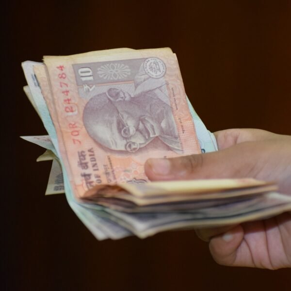 1 अप्रैल से नए नियम लागू: आयकर से LPG तक, आपकी जेब पर असर”financial year 2026 changes