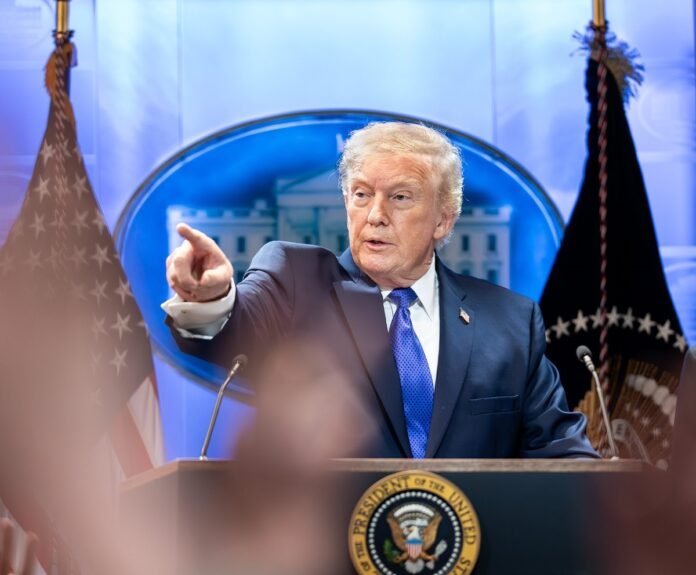 ट्रंप के खिलाफ 25वां संशोधन लागू करने की मांग तेज Trump 25th Amendment