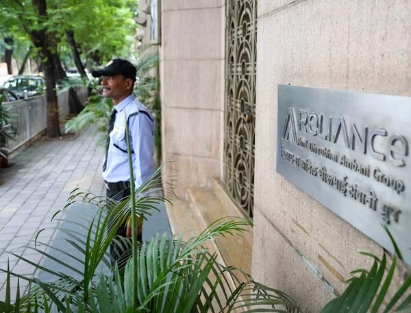 लोन फ्रॉड केस: दिल्ली कोर्ट ने अनिल अंबानी के पूर्व सहयोगियों की ईडी हिरासत 15 मई तक बढ़ाई Loan Fraud Case Ambani