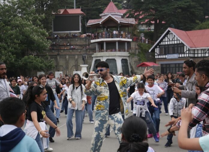 ‘दादी की शादी’ Review: नीतू कपूर और कपिल शर्मा की इमोशन-कॉमेडी से भरपूर फिल्म ने जीता दिल Dadi Ki Shaadi Review
