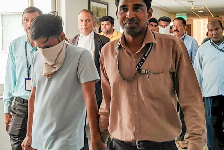 Home 1 NEET Paper Leak Case: शुभम खैरनार की CBI कस्टडी 5 दिन बढ़ी, बाकी आरोपी 2 जून तक जेल