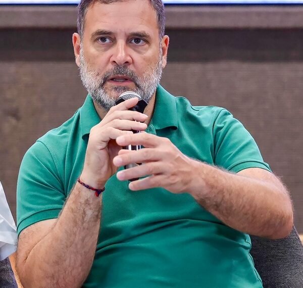 Home 1 राहुल गांधी ने CBSE OSM Contract Controversy कॉन्ट्रैक्ट में गड़बड़ी के आरोप लगाए