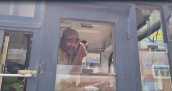 202605263802956 Telangana Bus Driver तेलंगाना में बस ड्राइवर पर कार्रवाई, विपक्ष ने सरकार को घेरा