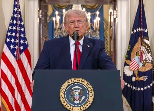 Washington: Donald Trump Delivers Speech at White House ट्रंप का बड़ा दावा: 'ओबामा की JCPOA से बेहतर है हमारी ईरान डील', आखिर क्या थी वो डील?Trump Iran Deal JCPOA