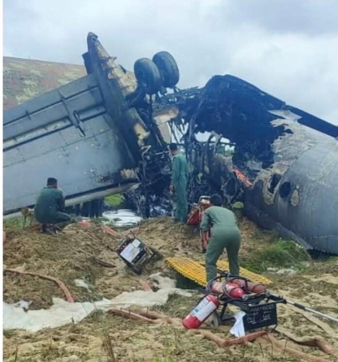 202606133823585 असम: जोरहाट एयरबेस पर लैंडिंग के बाद वायुसेना के विमान में लगी भीषण आग,Assam Air Force Plane Fire