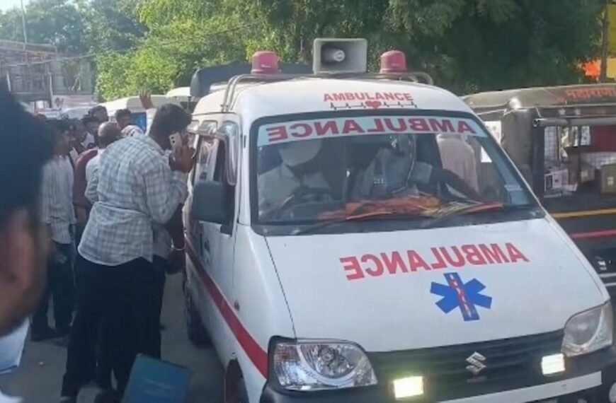 Home 1 महाराष्ट्र: Parbhani Temple Accident पर PM मोदी और सीएम फडणवीस ने जताया दुख, प्रशासन राहत कार्य में जुटा