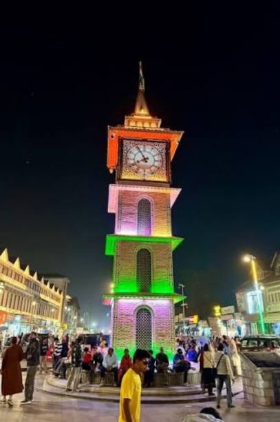 Untitled design श्रीनगर में कड़ी सुरक्षा के बीच लाल चौक पर लहराया तिरंगा