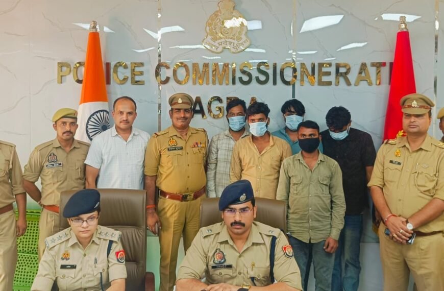 Home 1 आगरा में चांदी चोरी करने वाले अंतर्राज्यीय गैंग का पर्दाफाश, 5 गिरफ्तार; 16 किलो चांदी और 2 लग्जरी कारें बरामद Silver theft in Agra