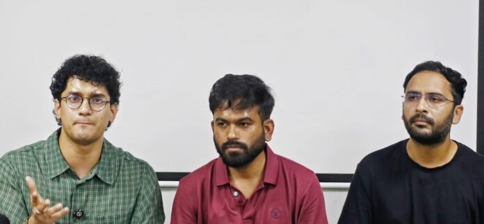 202610103973074 Delhi Police Actionफ्लाइट के अंदर दिल्ली पुलिस का एक्शन, हिरासत में दिपके, रांका और सौरव; तुषार गांधी को मुंबई पुलिस ने किया डिटेन