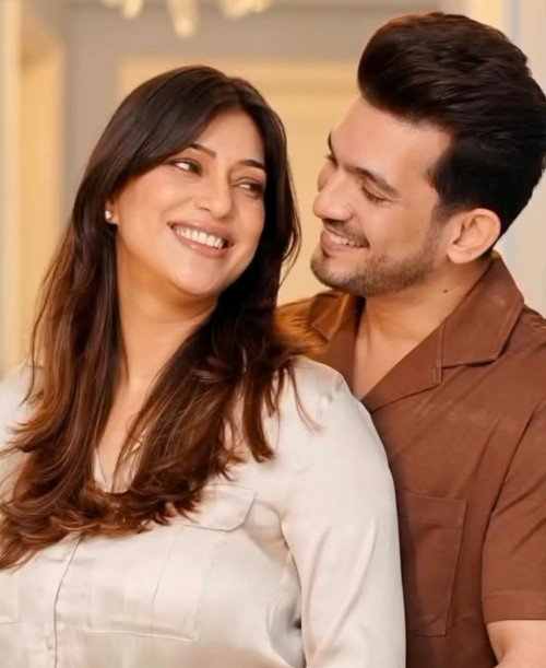202610143978183 नेहा की टी-शर्ट पर मचे बवाल के बीच अर्जुन बिजलानी ने मांगी माफी, बताया किसने दिया था गिफ्ट Arjun Bijlani Neha T-shirt controversy